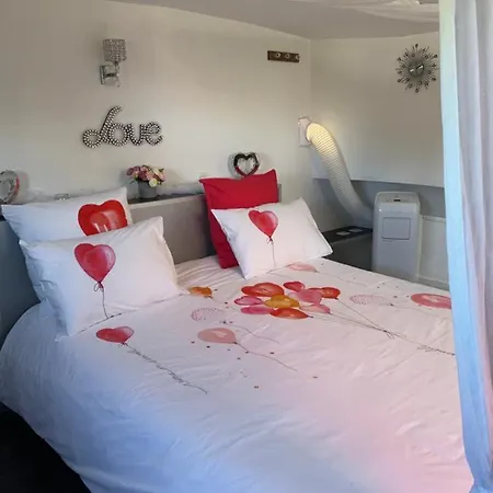 D'hôte Insolite Sur Péniche Alojamento de Acomodação e Pequeno-almoço 3*